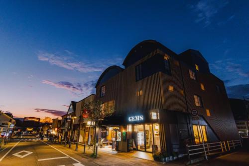 Yufuin Onsen Hotel | GEMS YUFUIN Hotel and Spa Cafe Bar