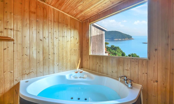 Irun-myeon House | Geoje Purenneoul Pension