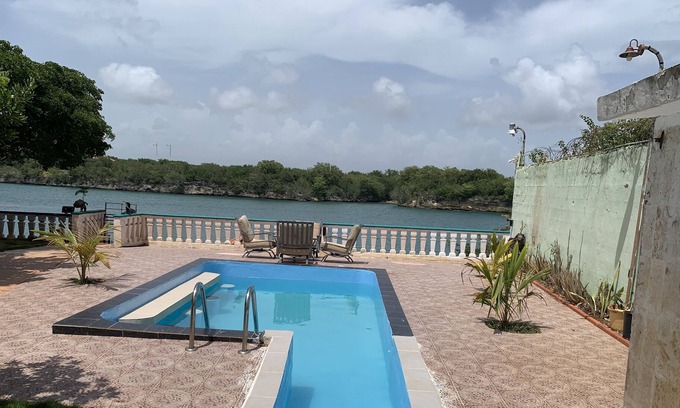 Villa Hermosa Villa | George's paradise 10 minutes from the beach and 2 minutes from excursions!