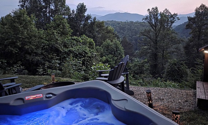 Whittier Cabin | Get an Altitude Adjustment! Hot Tub! Dog friendly. Views! Tubing, waterfalls