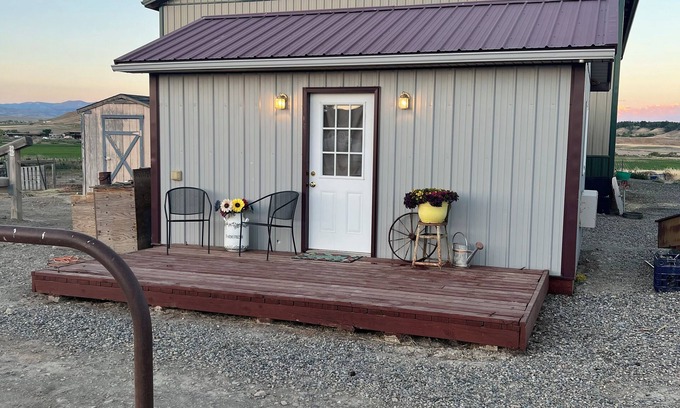 Mesa County Cottage | GET AWAY FROM IT ALL! Country living close to biking trails and Fruita.