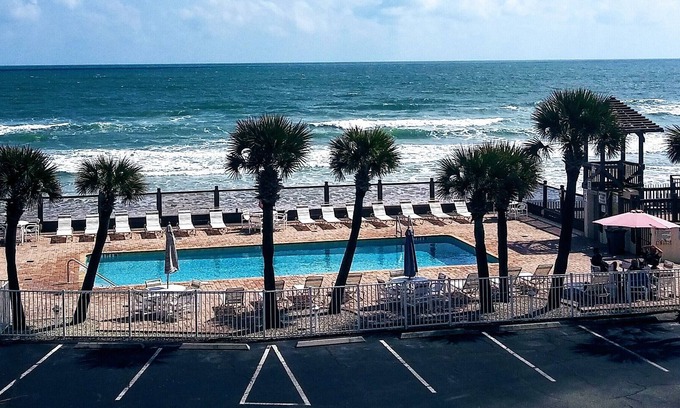 Bostwick Park Condo | Get lost in your DREAM VACATION in this modern beach condo