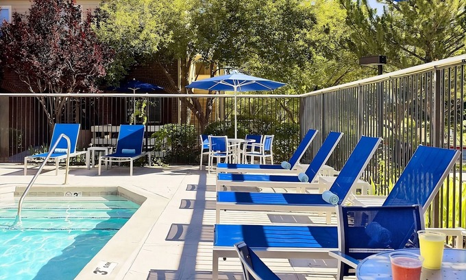 Flagstaff Hotel | Get Ready for Blissful Getaway! w/Outdoor Pool, Pet-Friendly, Near 18th Tee Box