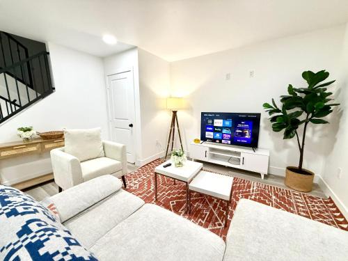 Van Nuys Apartment | GilmoreOne