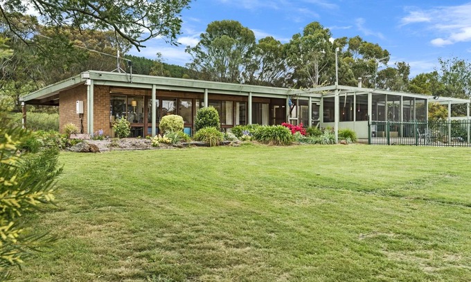 Gisborne Cabin | Gisborne Peak Winery Short Term Stays