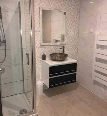 Jujurieux Apartment | Gite 3 étages dans ruelle au calme