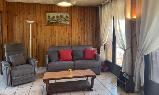 Avermes Cottage | Gite Avermes, 2 bedrooms, 4 persons