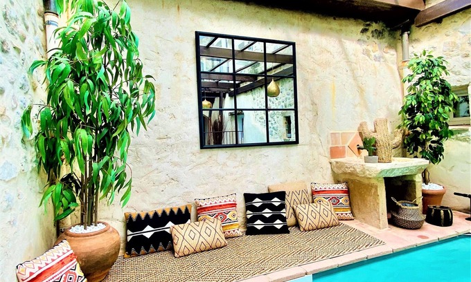Vallon-Pont-d'Arc House | Gite DE Groupe 18p 9ch 450m2 Patio Piscine Interieure Chauffee