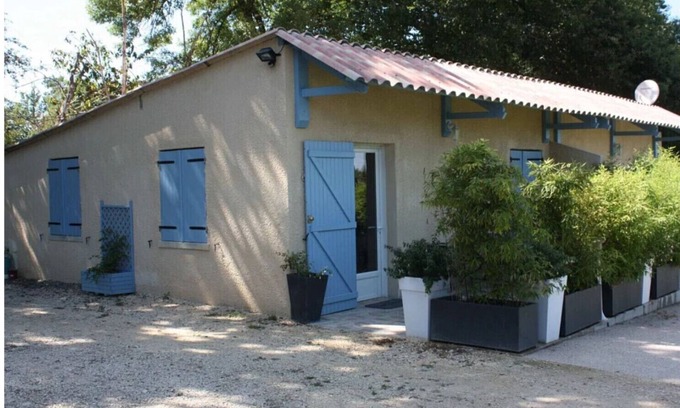 Laree Cottage | Gîte 'Gite Iago' with Private Terrace, Shared Garden and Wi-Fi