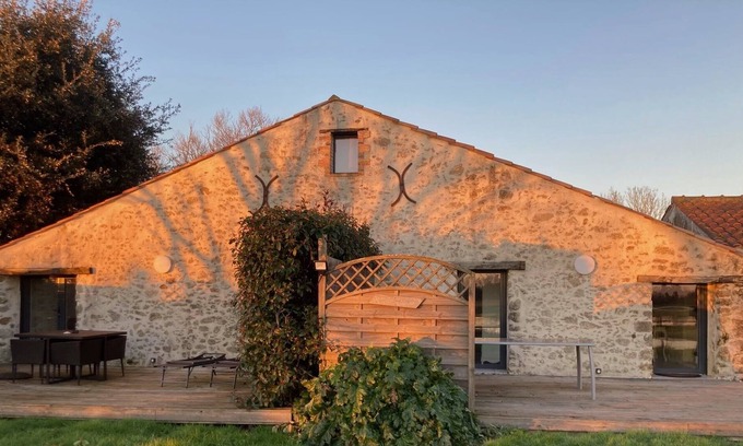 Sallertaine House | Gîte "le charme" in a renovated barn 10 km from the sea.