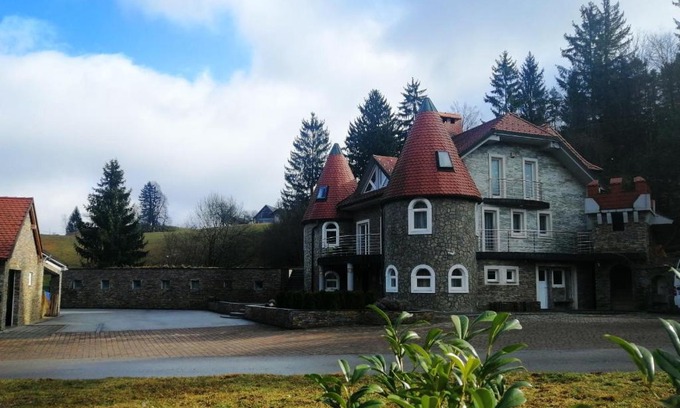 Vrhnika House | Gladiaterra Castle