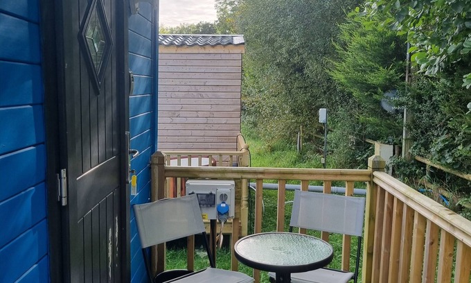 Llanfair Caereinion Ski Chalet | Glamping Hut - Riverside 6
