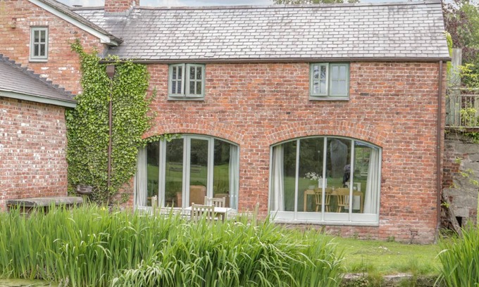 Hendrerwydd Cottage | Glan Clwyd Isa - The Coach House
