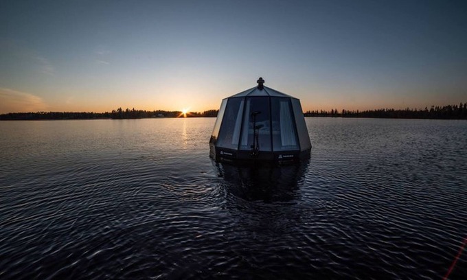 Jokkmokk Municipality Cabin | Glass Room lake view Luxury getaway for two - wild nature experience in Sweden