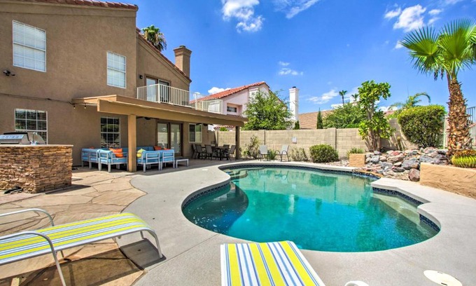 Arrowhead Ranch House | Glendale Home on Golf Course Backyard Oasis