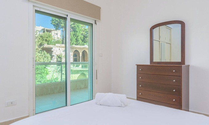 Aley Apartment | Glint 3-Br Apartment & Balcony in Aley