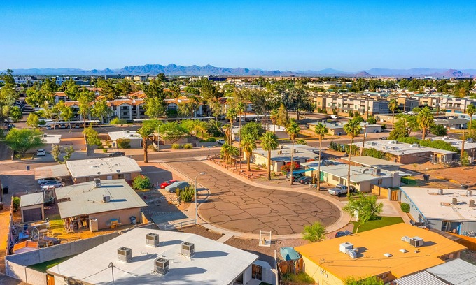 Alegre Community Apartment | Golden Hour at the Cul-de-sac Apartment