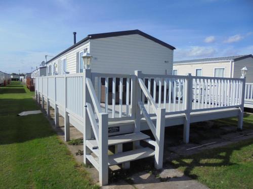 Chapel Saint Leonards Apartment | Golden Palm : LE Cottage Gold 8 Berth, Panel Heated