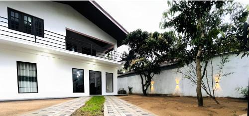 Seeduwa - Katunayake House | Golden Paradise Transit Hotel