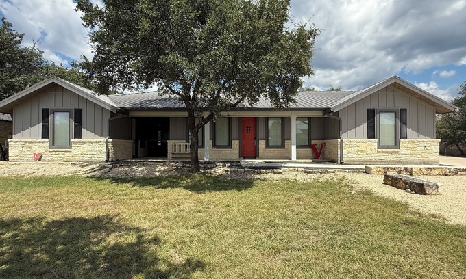 Sabinal House | Golfers paradise minutes away from the Frio River!