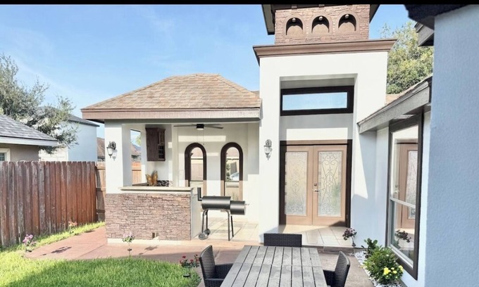 McAllen House | GORGEOUS 3/2.5 NEWER HOME WITH COURTYARD, LANDSCAPPED, Outside barbecue area.