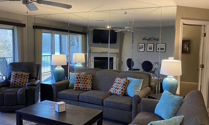 Camdenton Condo | Gorgeous 3 bed/2 bath walk-in condo with tranquil lake view! (Sleeps 6-8)