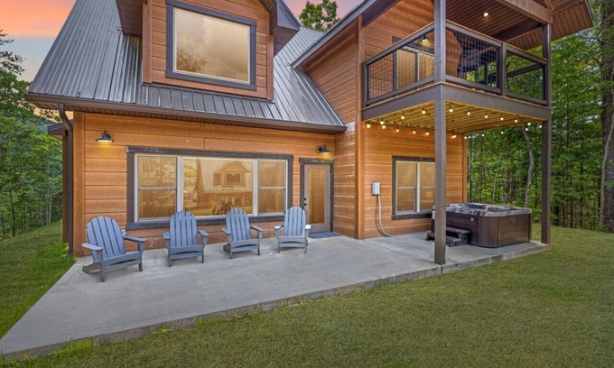 Wears Valley Cabin | Gorgeous 4BR Cabin with Hot Tub!