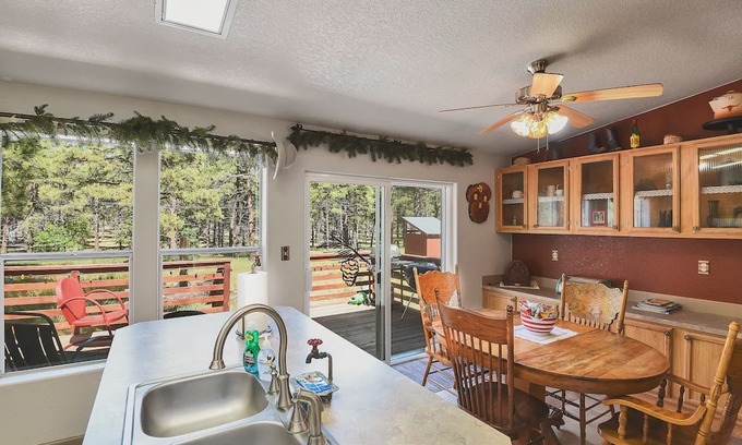 Parks Cabin | Gorgeous & Historic 3 BR Log Cabin w/ Forest Views / 20 minutes from Flagstaff