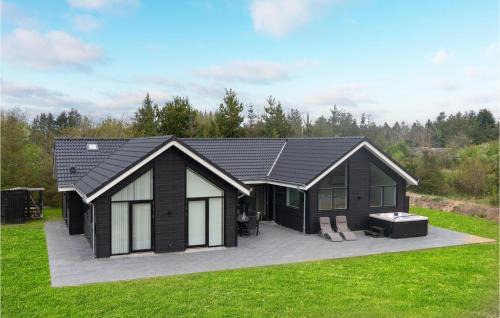 Blokhus House | Gorgeous Home In Blokhus With Jacuzzi