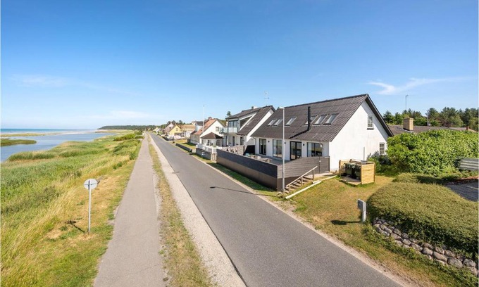 Bønnerup Strand House | Gorgeous Home In Glesborg With Wifi