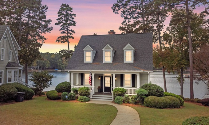 Lake Oconee Cottage | Gorgeous Lakefront Cottage at Reynolds Lake Oconee in highly desired Marina Cove