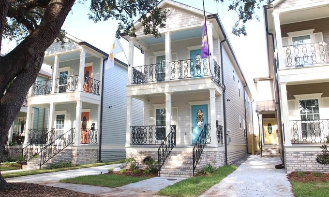 Tulane - Gravier Apartment | "Gorgeous Mid-City Home: 3BR, 2BA, Pet-Friendly, Near Parades and Canal Streetcar Line