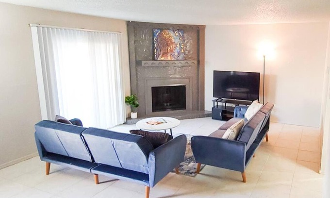 Warr Acres Apartment | Gorgeous Spacious Condo Centrally located in OKC