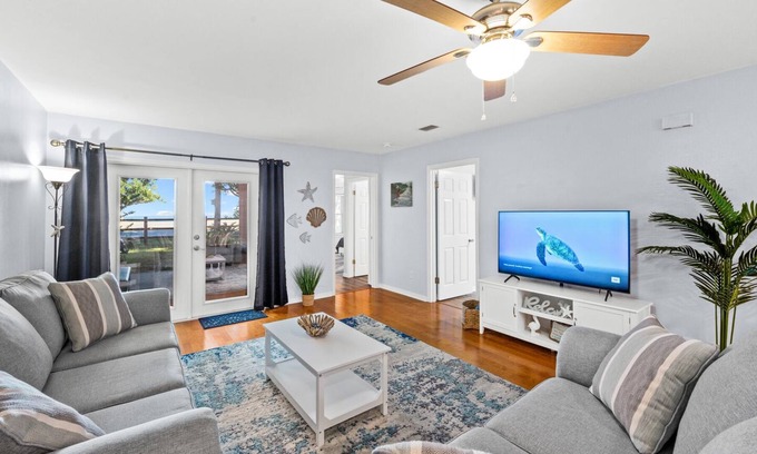 East Pensacola Heights House | Gorgeous Water View! Quiet 3BR/2B Townhome