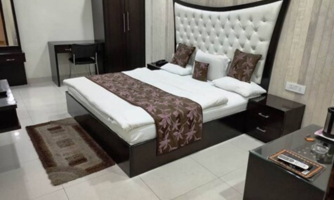 Jabalpur Hotel | Goroomgo Pankaj Palace Jabalpur