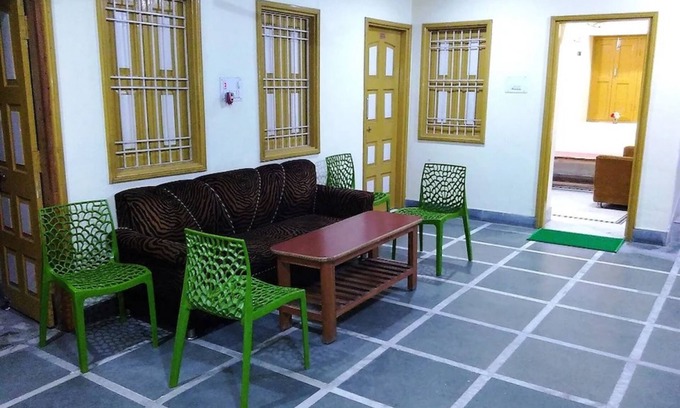 Gaya Hotel | Goroomgo Shivam Guest House Gaya