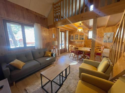 Barcelonnette Ski Chalet | Grand Chalet entre Barcelonnette et Praloup, 3 Chambres, Terrasse Ombragée, Accès Navette et Golf - FR-1-165A-121