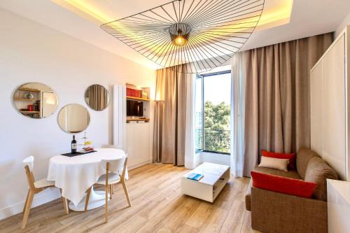 Jean-Medecin Apartment | GRAND HÔTEL City Center at 2 minutes walk from the beach