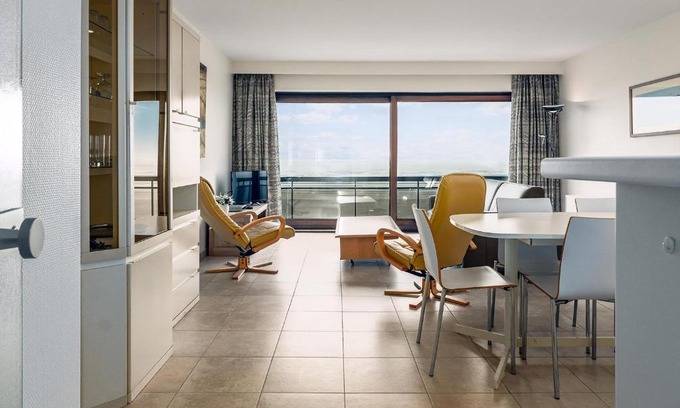 Oostduinkerke-Bad Apartment | Grand Hotel E4