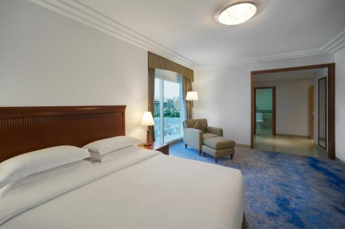 Bur Dubai Apartment | Grand Hyatt Residence