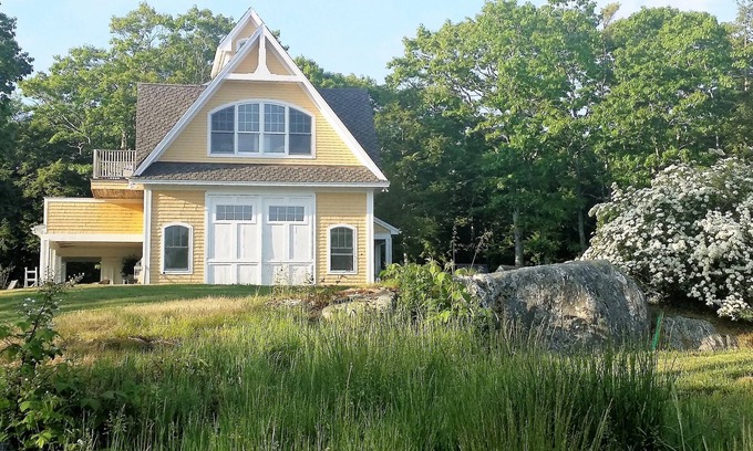 Edgecomb House | Grand Vista - Gorgeous Upscale Get-a-way with Panoramic Views!
