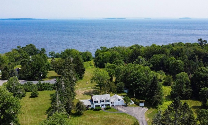 Camden House | GRANDVIEW - Town of Camden