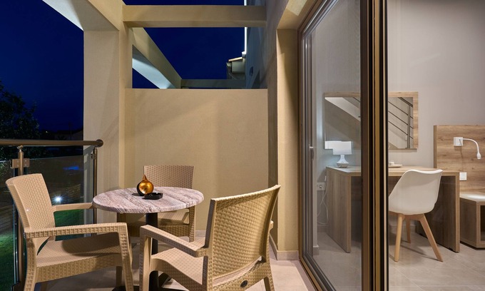 Alikanas House | Grapevines Hotel