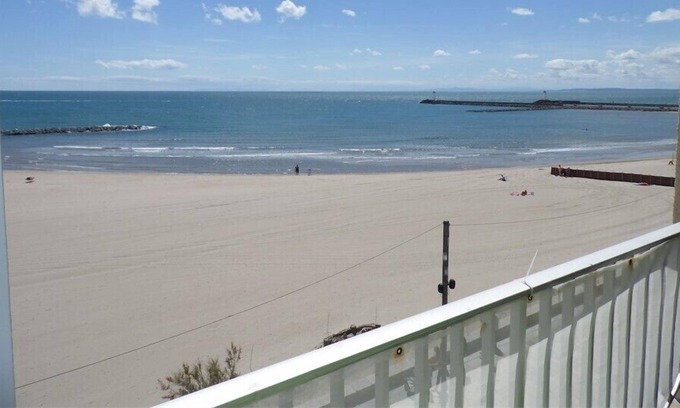 Le Grau-dʼAgde Apartment | GRAU D'AGDE: Seafront 3-room apartment.