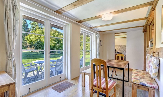 Lassan Apartment | Gray Kate-large apartment for up to 7 people; sep. SZ, kitchen, garden - cottage at the swan pond