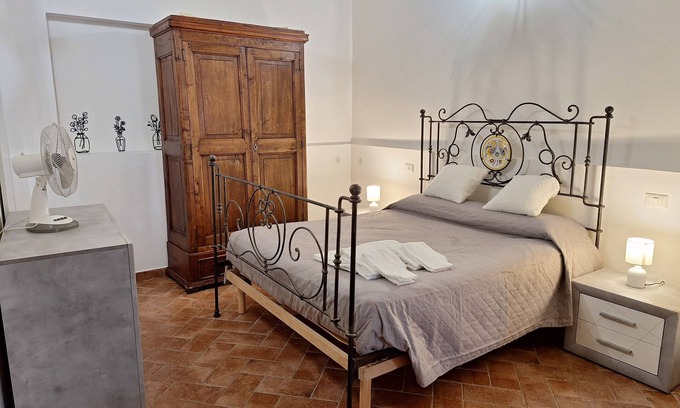 Guzman Apartment | Grazioso Appartamento Fresco Naturale Situato nel Cuore di Bevagna
