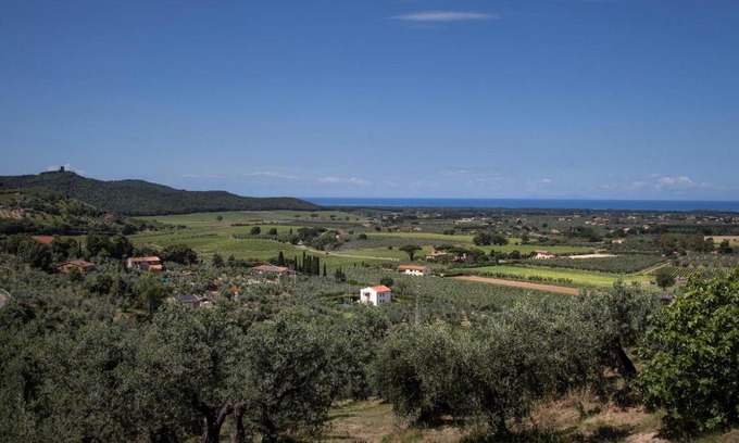 Castagneto Carducci Apartment | Grazioso bilocale ideale per due persone