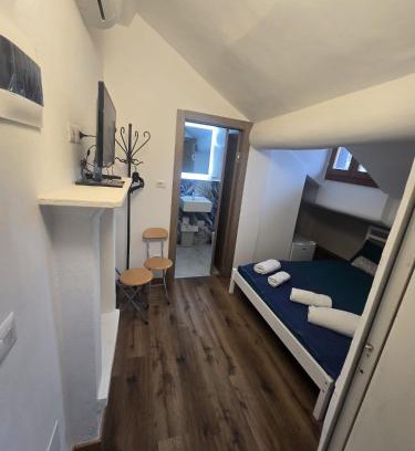 Guastalla Apartment | Grazioso Room