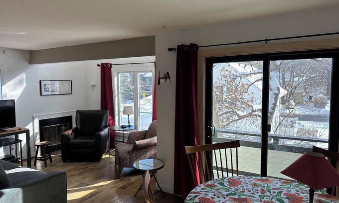 Whittier Condo | Great 2-bedroom condo with AC, WiFi, Parking in Downtown Boulder