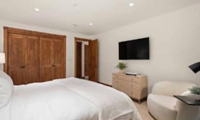 West End Apartment | Great 3 Bedroom Condo in Aspen Core, Hot Tub, Pool